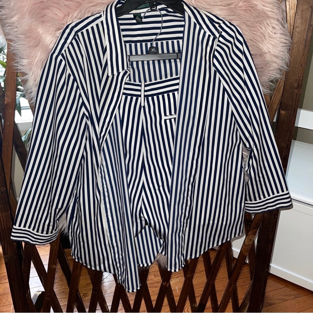 This light and airy short can be worn evenings or for lunch